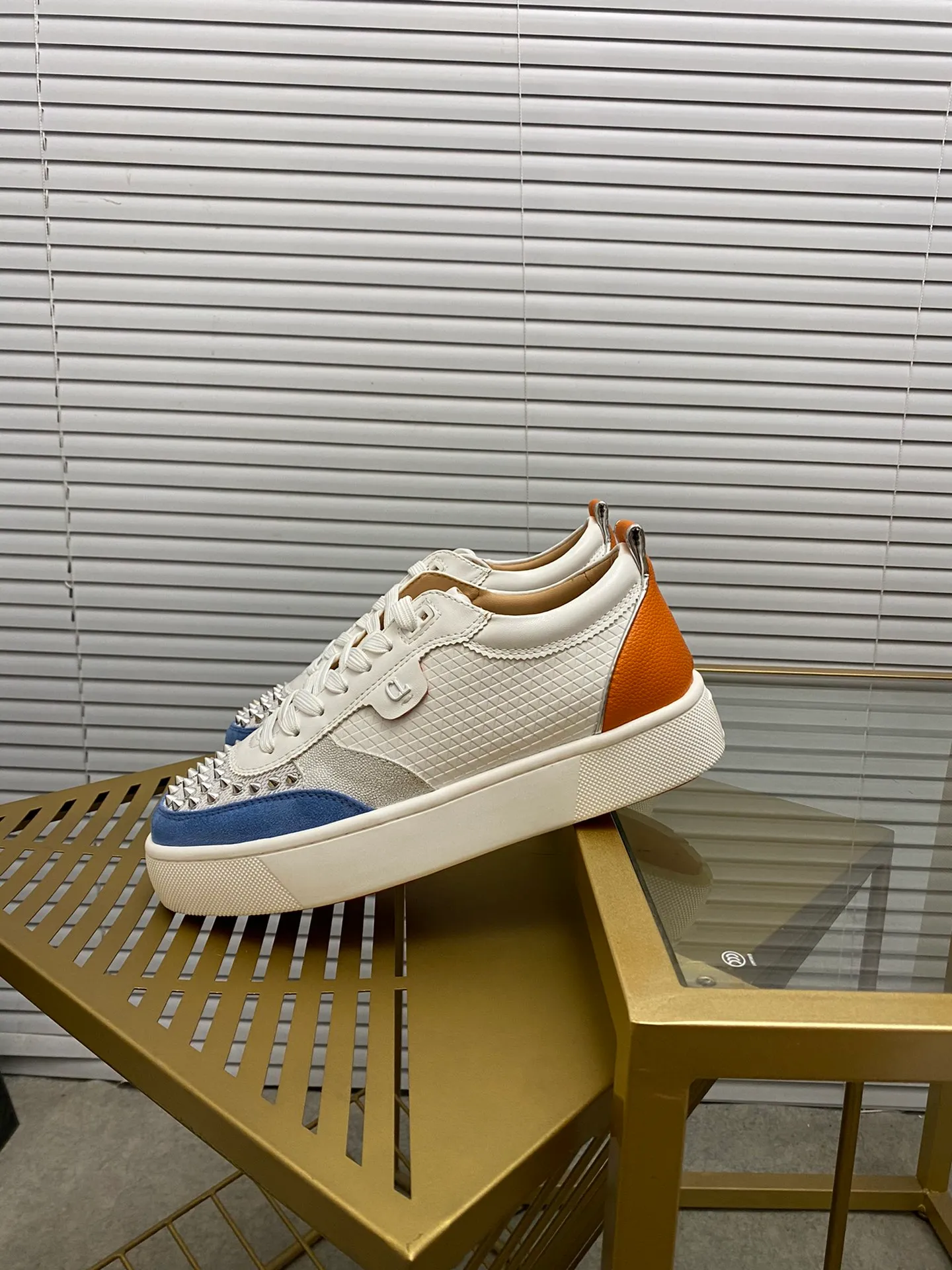 (Customized model) Ex-factory price is 600. christian louboutin (CL red sole shoes) counter series, casual sneakers for couples 📢 📢 📢 Exclusive hot style release 🎈🎈💪 Movable latex feet 👻 Finished outsole line [Proud] 😝Female 35-40# Male 38#-46, global supply😝 [Top version]: Original imported genuine leather upper, top original leather lining, original molded TPU outsole, original 1:1 detail processing, original shoe last,